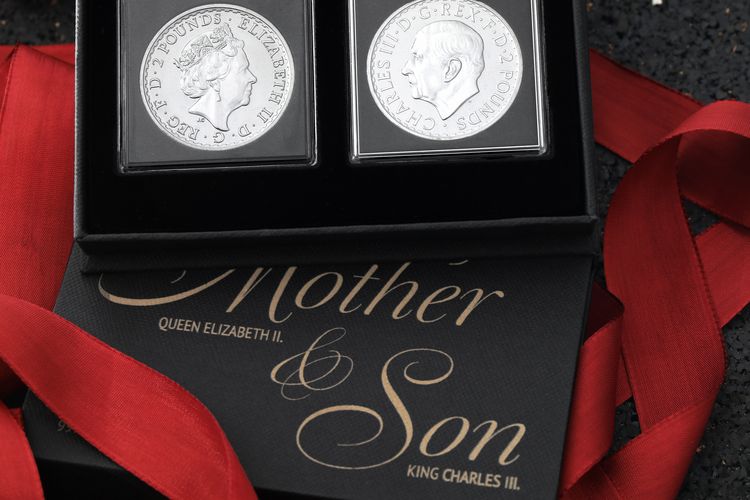 1oz Silbermünze Britannia-Set, Queen Elizabeth II und King Charles III