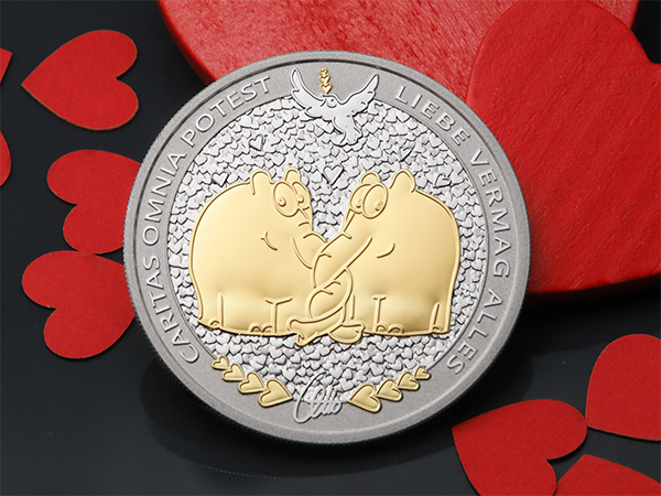 "Rüsselfanten"-Silbermünze 1oz vergoldet auf grauem Hintergrund mit roten Herzen
