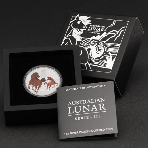 "Lunar III"-Silbermünze 2026 mit Koloration in Verpackung 