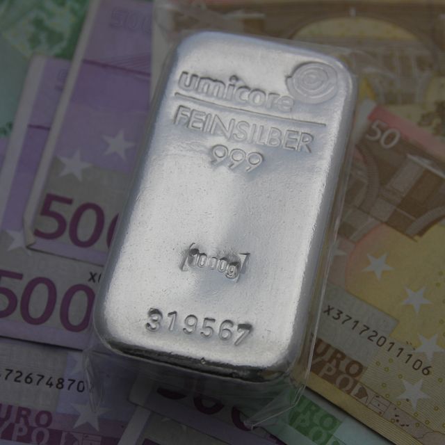 Silber ist teuer und kostet viel Geld/kg