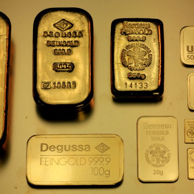 Goldbarren verschiedener Hersteller und Gewichte