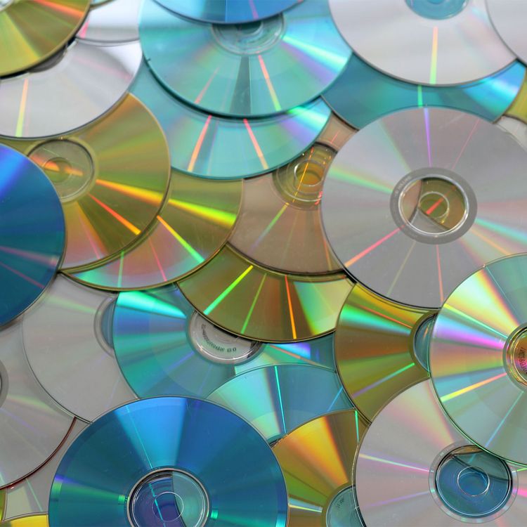 Alte optische Datenträger oder Massenspeicher wie CD, DVD, Blu-Ray