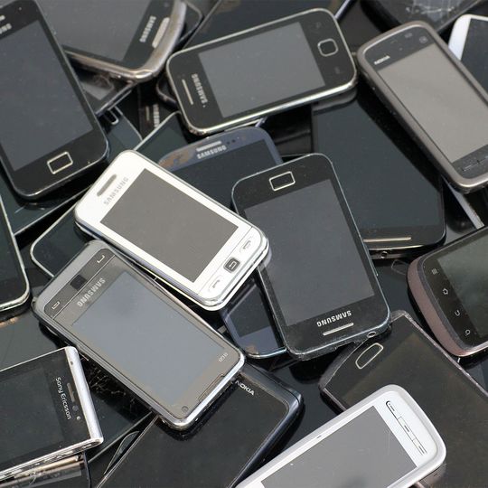 Komplette unzerlegte Smartphones ohne Akku (keine normalen schnurlosen Telefone)