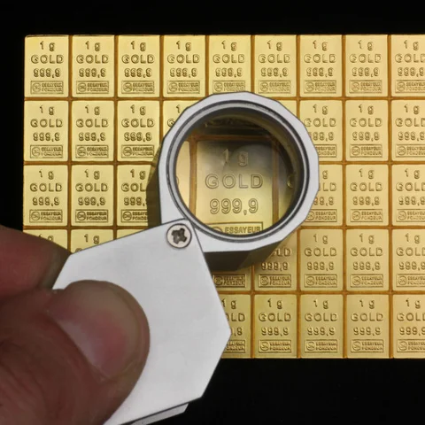 Goldtafel unter der Lupe