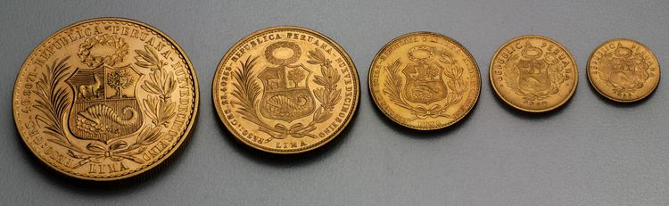 100 Soles, 50 Soles, 20 Soles, 10 Soles, 5 Soles Goldmünzen Peru Gegenüberstellung Zahlseite Lima