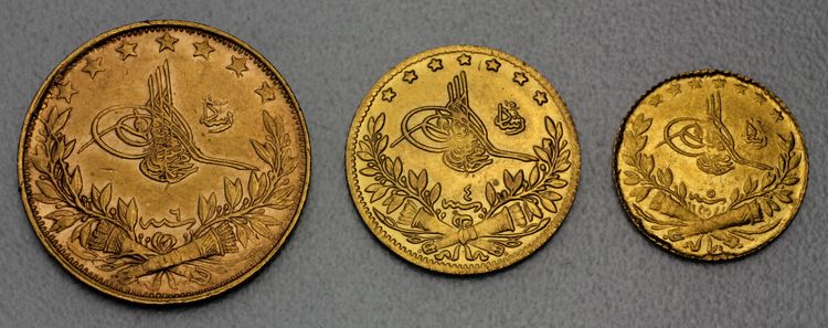 50, 100 und 500 Kurush Goldmünzen Türkei im Größenvergleich