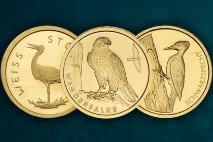 Drei Jahrgänge der Goldmünzenserie "Heimische Vögel"