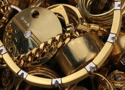 Goldcolliers und -ketten