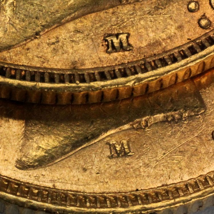 Prägezeichen M Melbourne unterhalb des Portrais von Königin Victoria auf der Kopfseite der Sovereign Goldmünzen Australiens. Das M wurde in verschiedenen Abständen zum Rand hin angebracht.