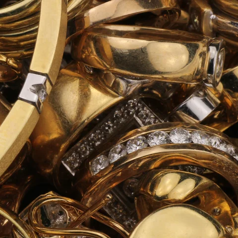 Goldschmuck mit Diamanten