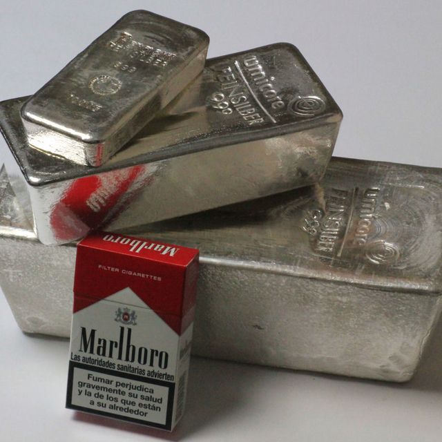 Größenvergleich Silberbarren 1kg, 5kg, 15kg zu gängiger Zigarettenschachtel