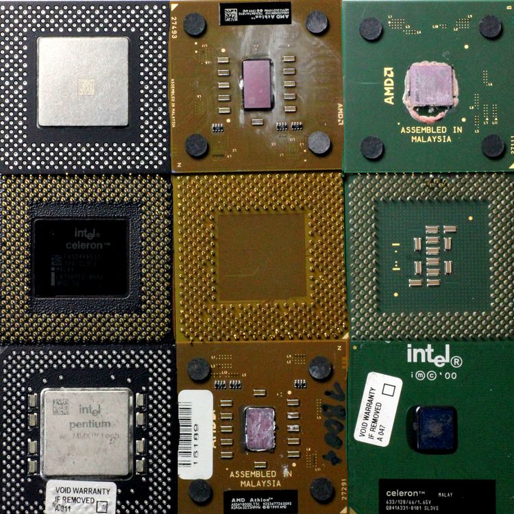 CPU Prozessor Plastik. Computerprozessoren mit vergoldeten Kontakten. Ohne Kühlkörper oder Kühlplatten