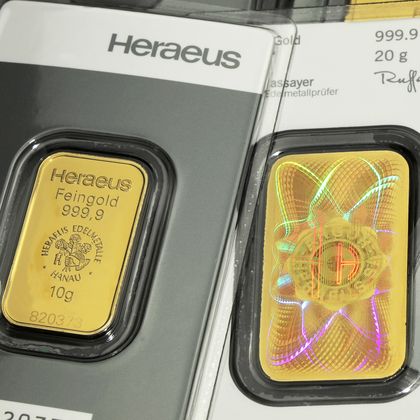 Kinebar aus Gold mit Hologramm als Sicherheitsmerkmal