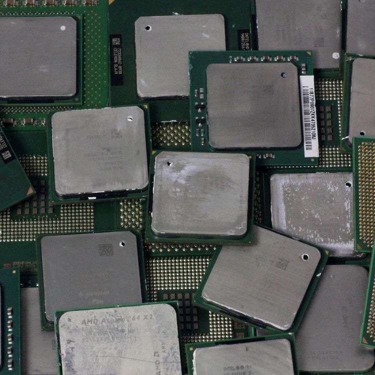 CPU Prozessor Plastik. Computerprozessoren mit Kühlplatte