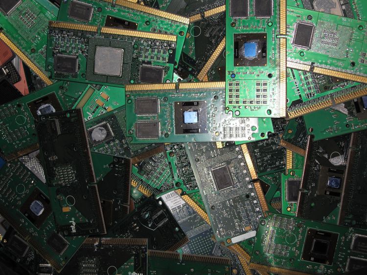 Prozessoren auf Steckkartenbasis (z. B. Pentium II) Prozessoren auf Steckkartenbasis (z. B. Pentium II)