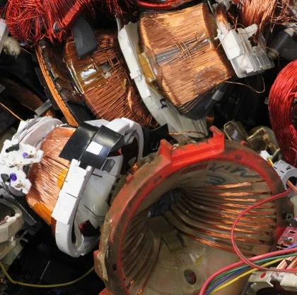 Ablenkeinheiten sind Ablenkspulen Module mit Kupferdraht welche aus dem Recycling von Röhrenfernsehern / Monitoren stammen