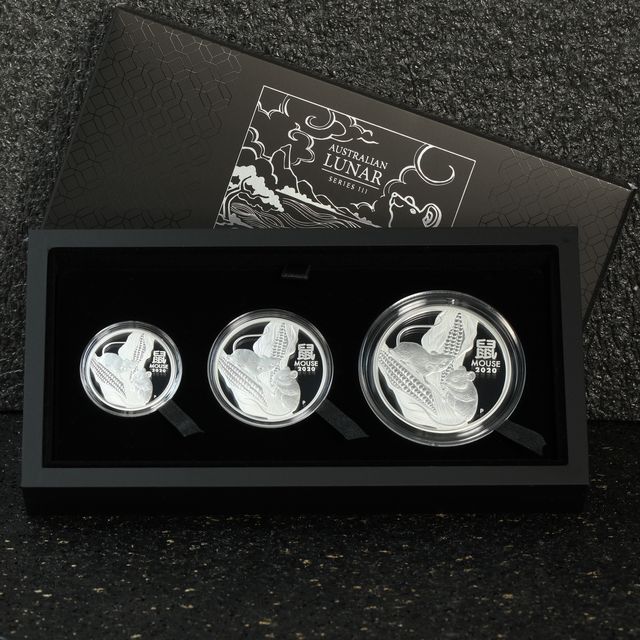 Lunar III im Set mit 2oz, 1oz und 1/2oz Silbermünzen