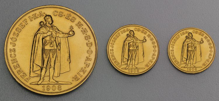 Gegenüberstellung 100 Kronen, 20 Kronen und 10 Kronen Goldmünzen Ungarn