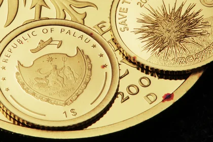 Rotflecken auf Goldmünzen