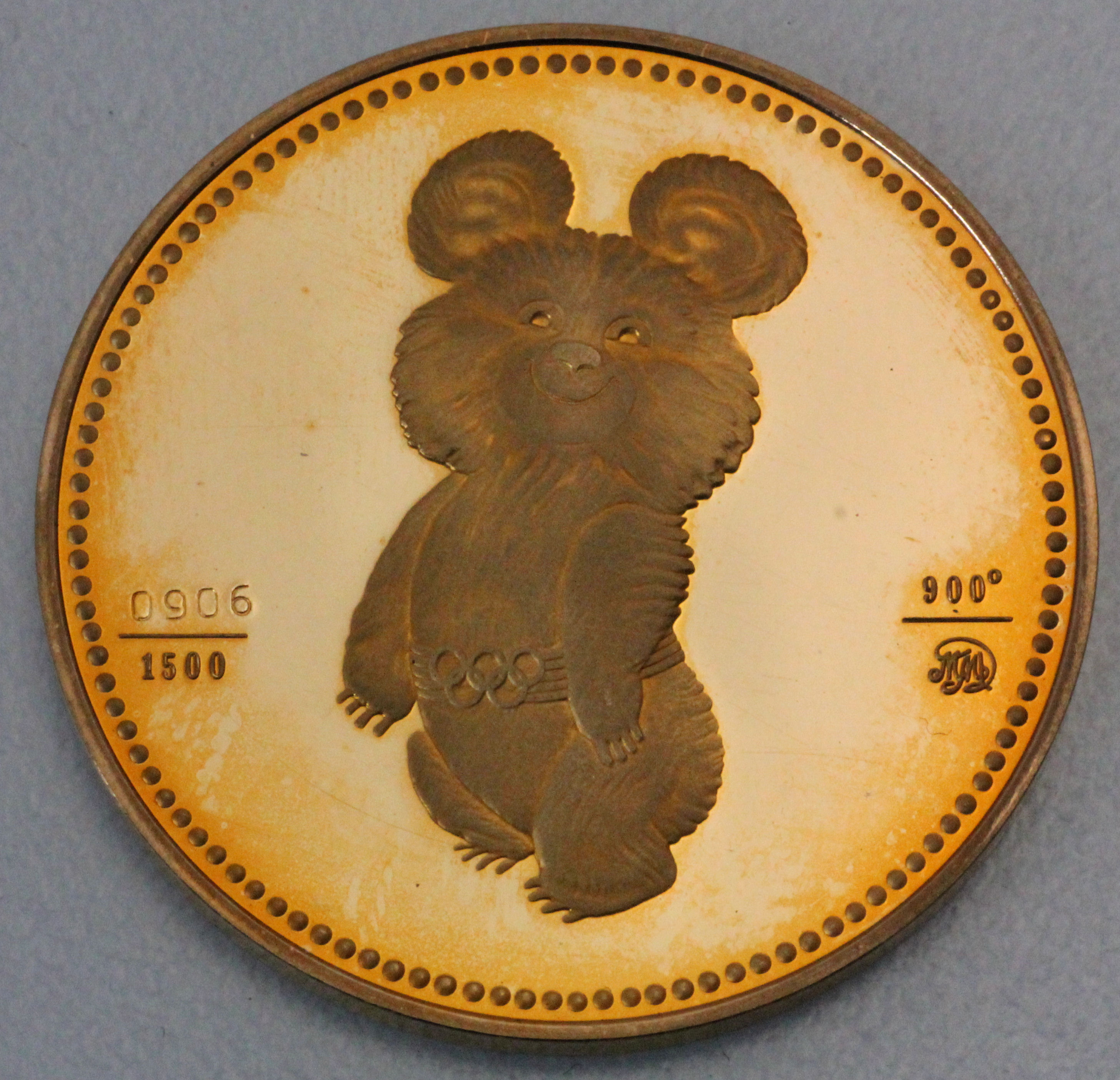4 80 в рублях. Медаль Олимпийский мишка. Жетон мишка Олимпийский 1980. Золотая Юбилейная медаль Олимпийский мишка 80. Олимпийский мишка 1980 золотистый.
